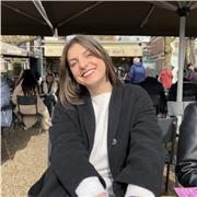 Ragazza universitaria offre ripetizioni online individuali a bambini e bambine delle scuole medie per qualsiasi materia!